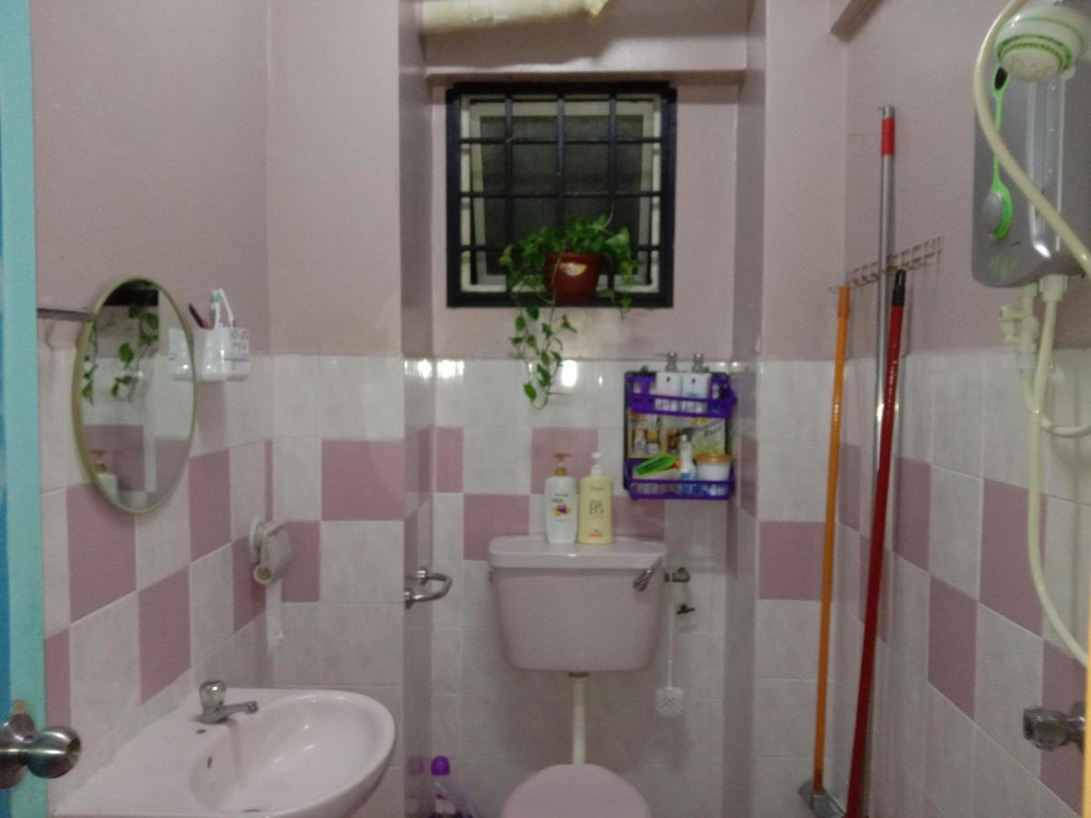A In Aparnt Sri Impian